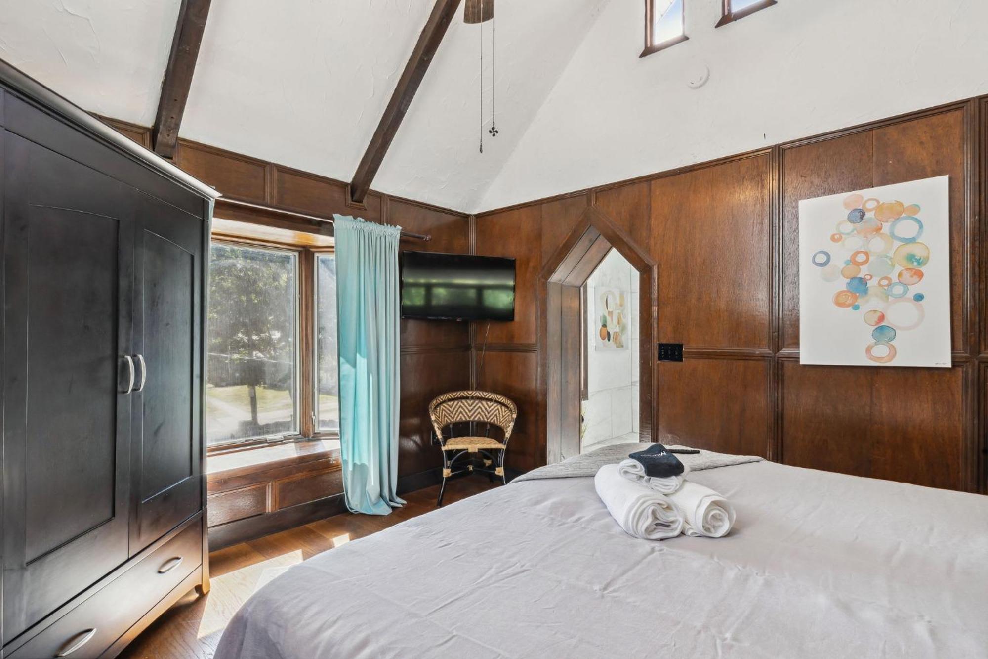 Enchanted Castle - Your Royal Getaway Awaits Cleveland Exteriör bild