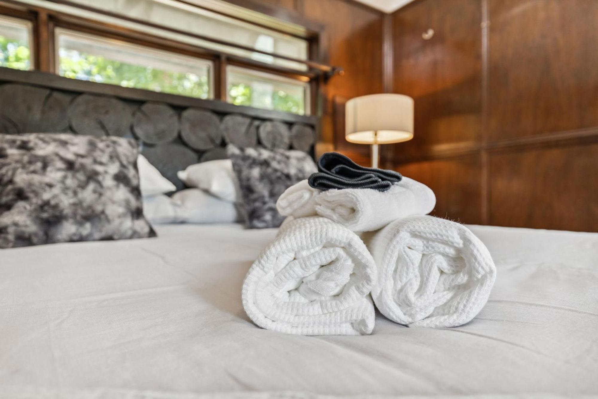 Enchanted Castle - Your Royal Getaway Awaits Cleveland Exteriör bild