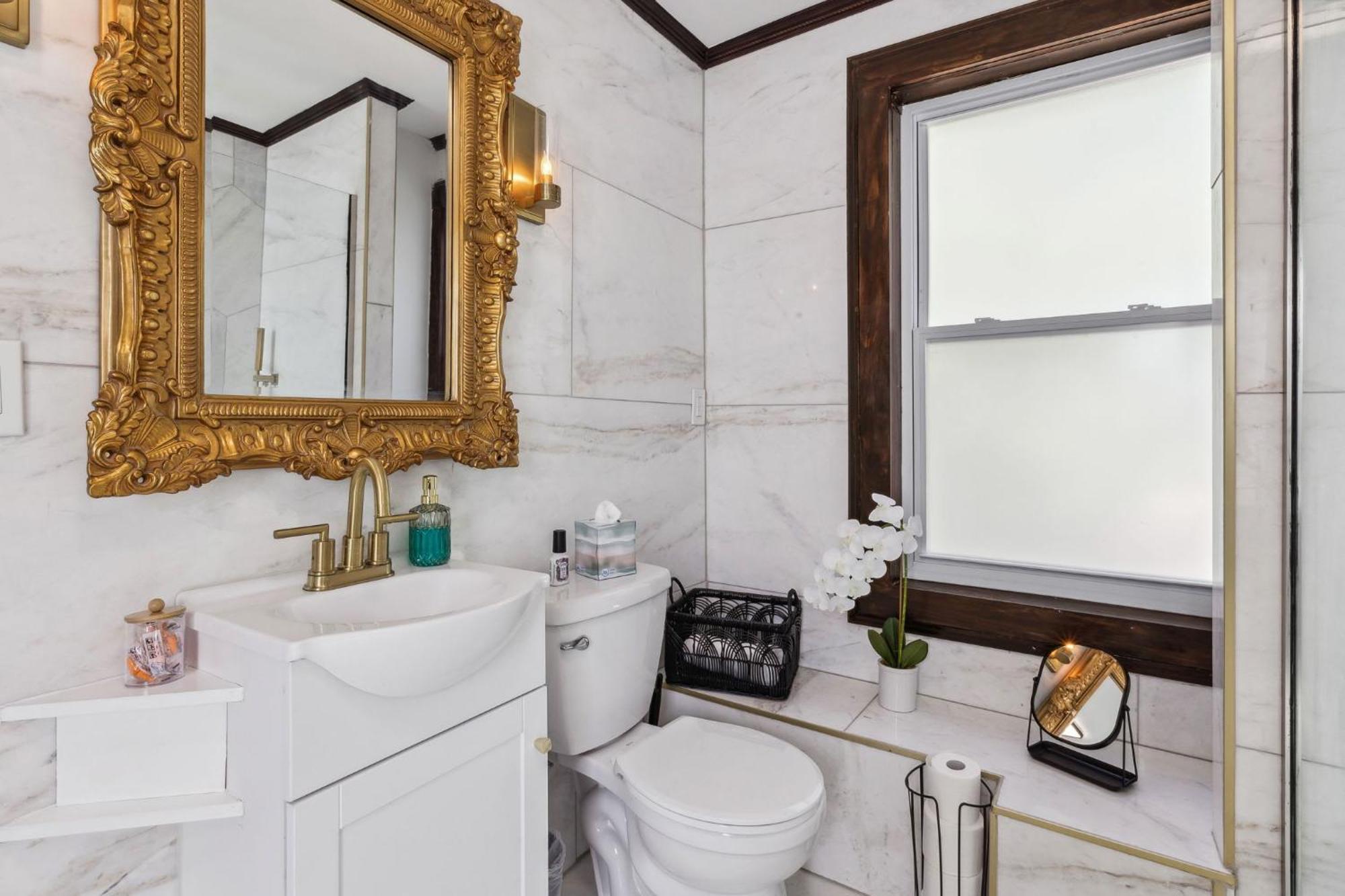Enchanted Castle - Your Royal Getaway Awaits Cleveland Exteriör bild