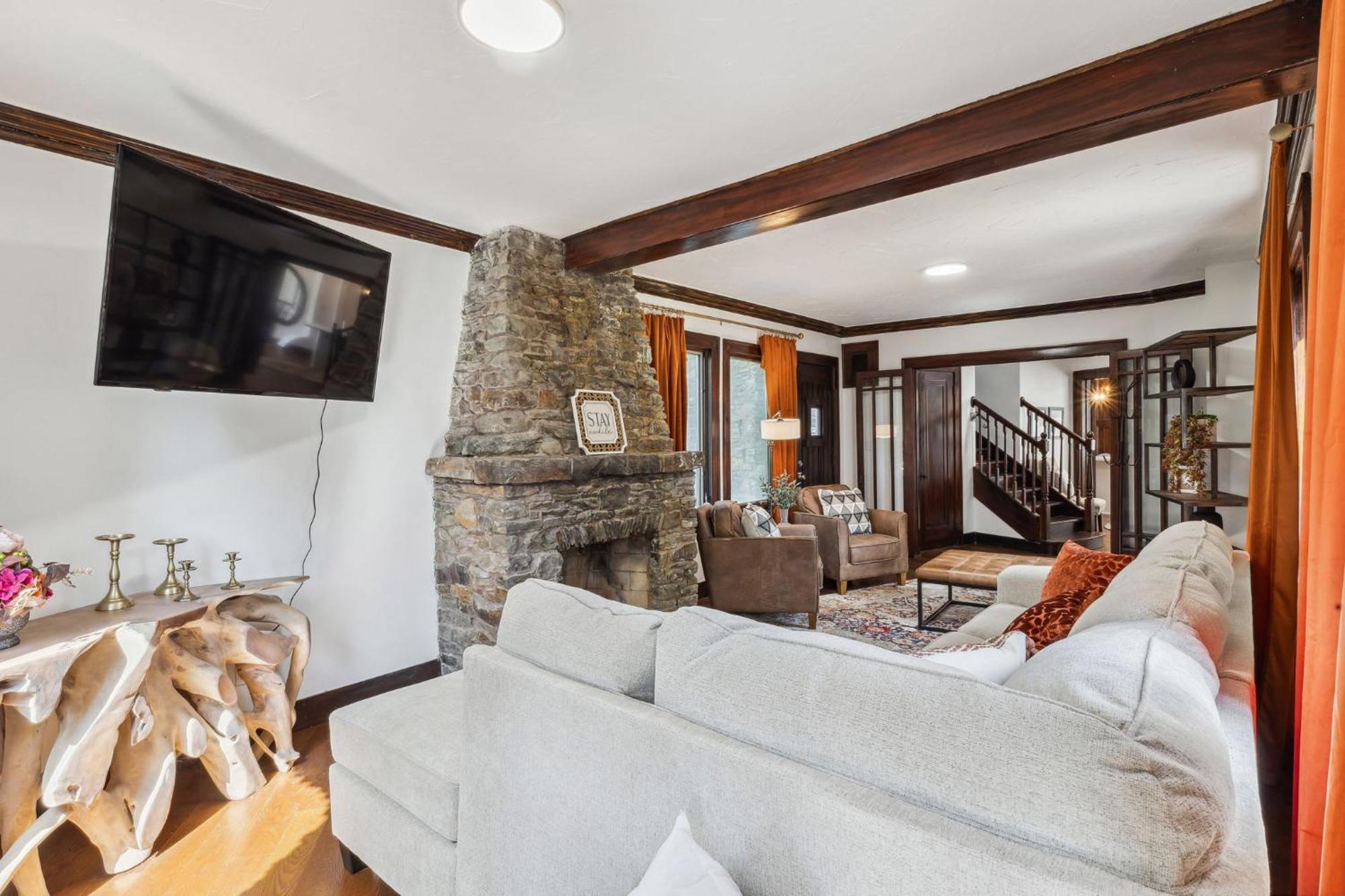 Enchanted Castle - Your Royal Getaway Awaits Cleveland Exteriör bild