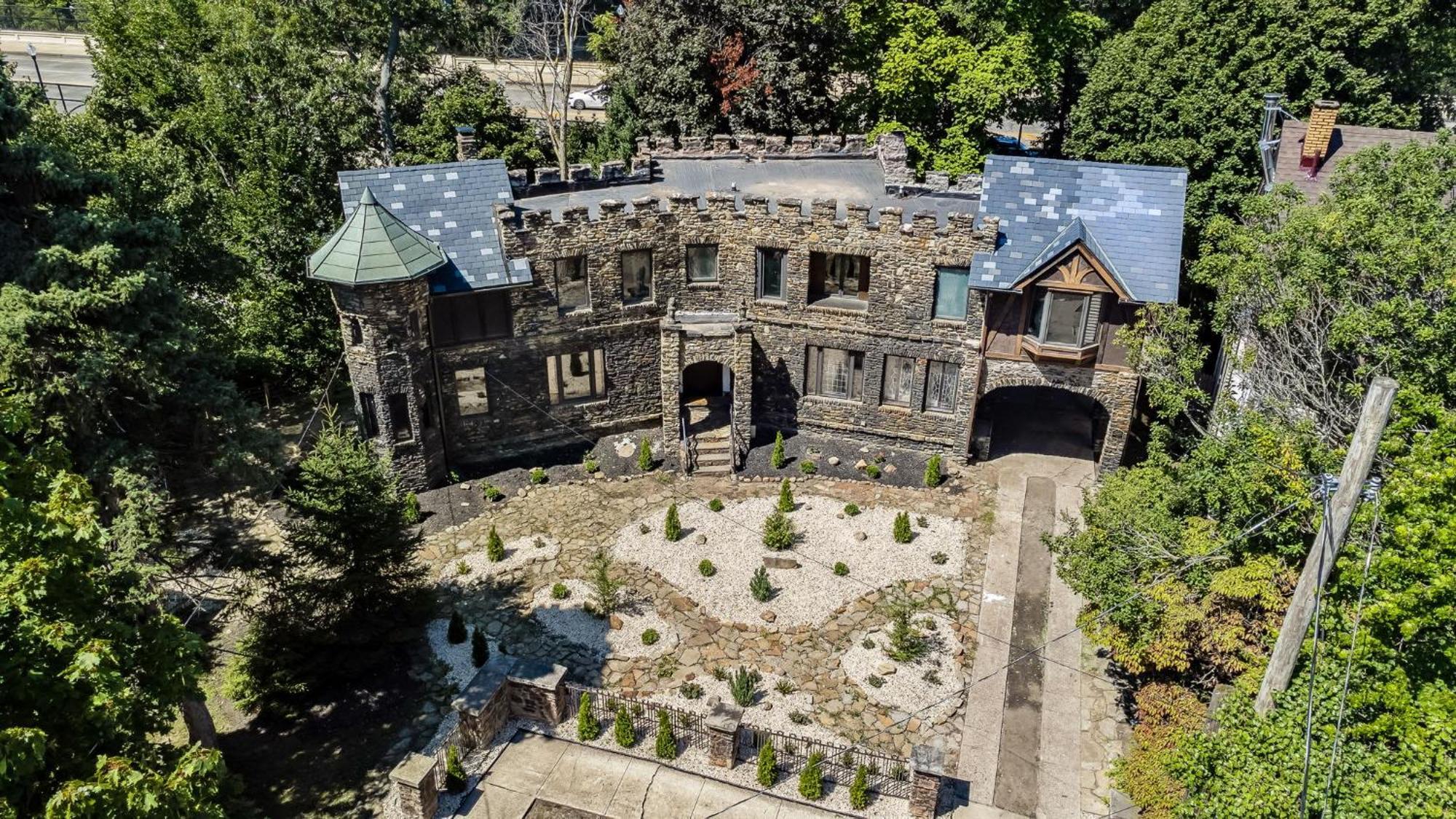 Enchanted Castle - Your Royal Getaway Awaits Cleveland Exteriör bild
