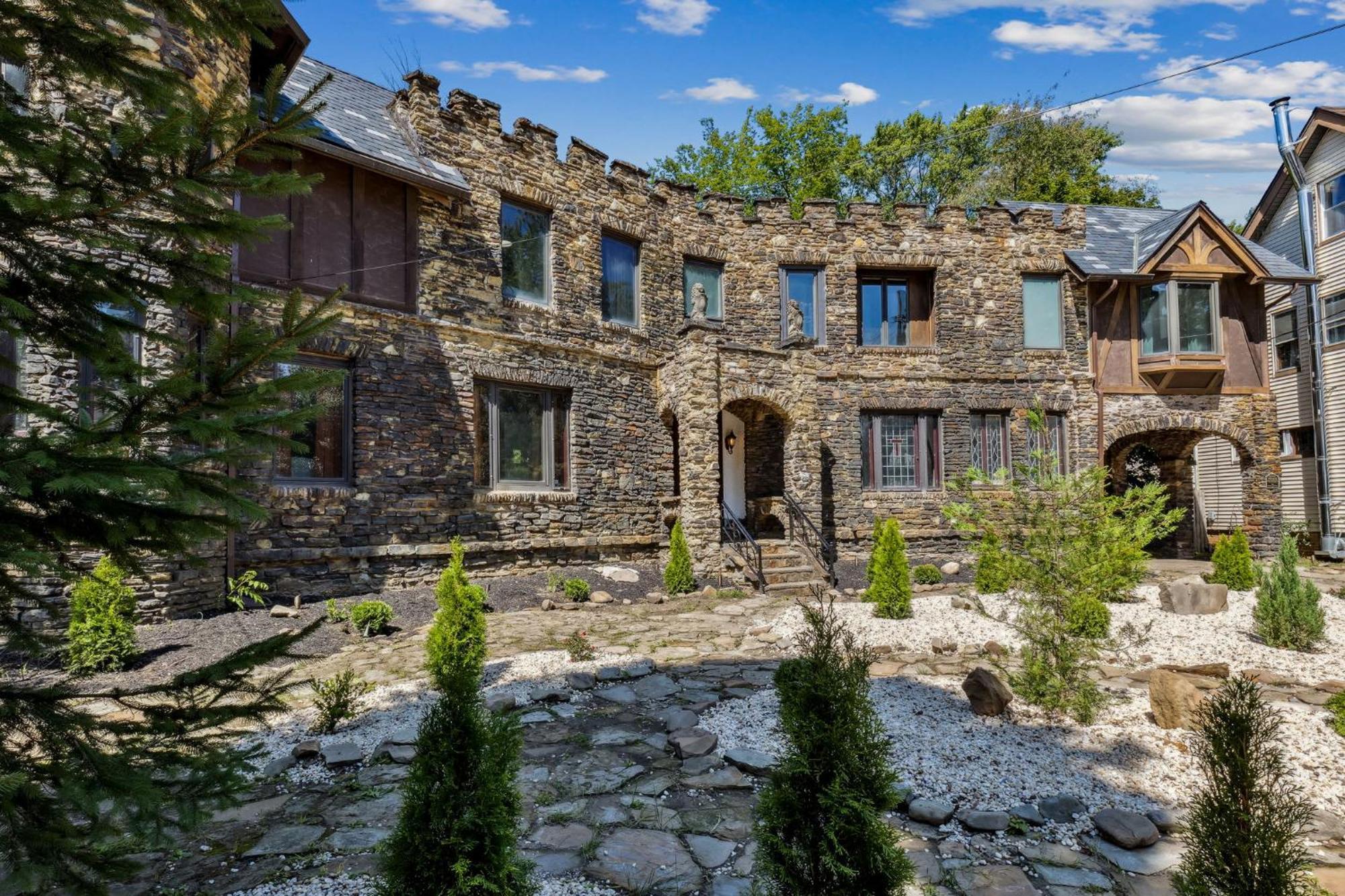Enchanted Castle - Your Royal Getaway Awaits Cleveland Exteriör bild