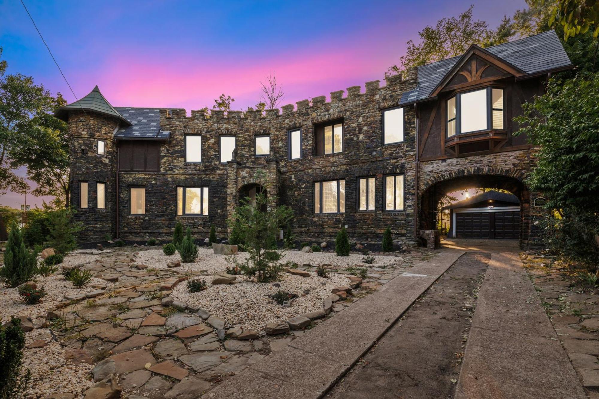 Enchanted Castle - Your Royal Getaway Awaits Cleveland Exteriör bild