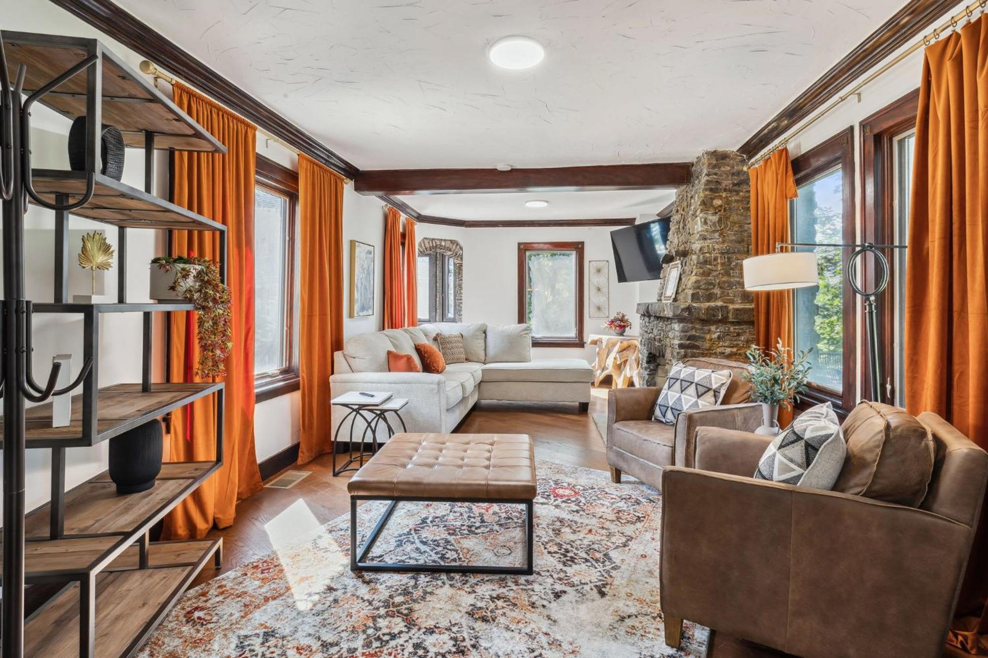 Enchanted Castle - Your Royal Getaway Awaits Cleveland Exteriör bild